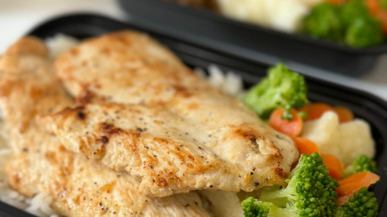 Grilled chicken fillet with vegetables